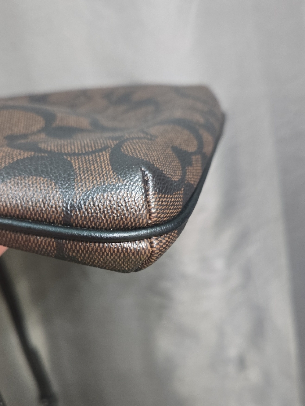 Like New! Coach Brown Signature Crossbody with Black Trim - Picture 2 of 10